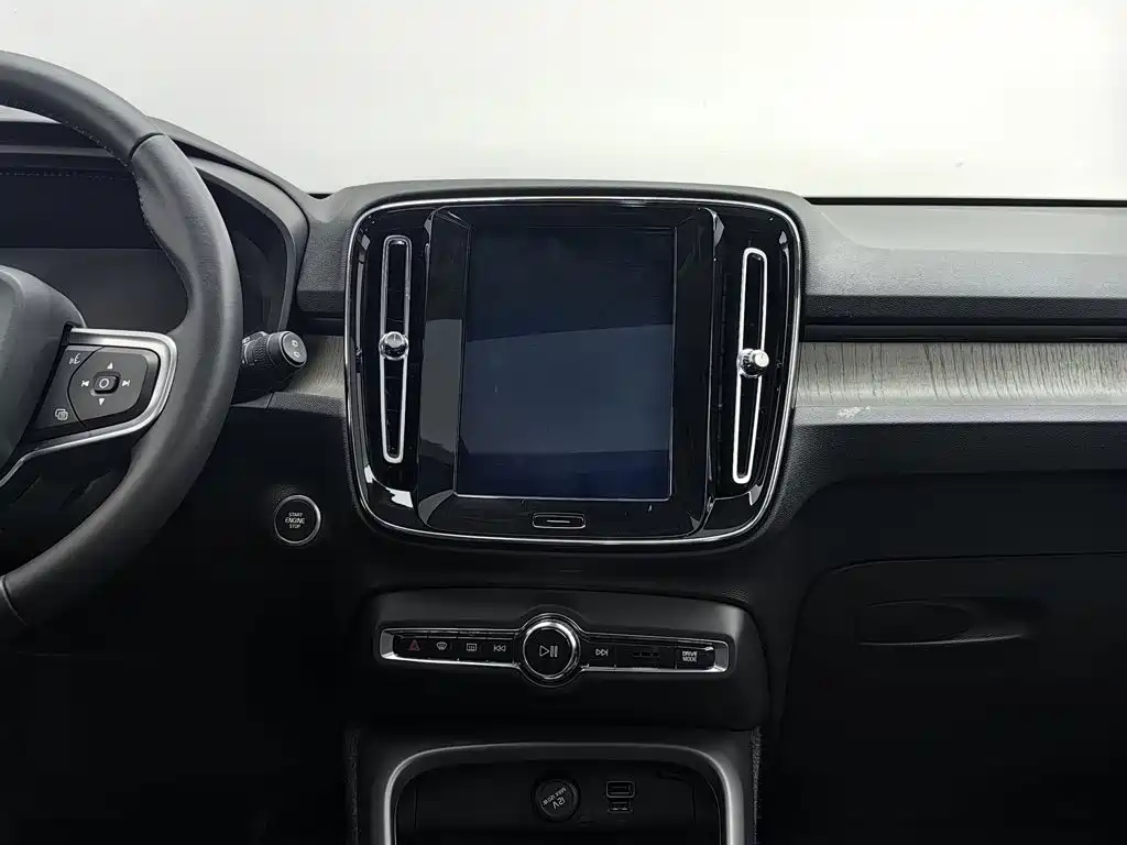Volvo XC40 — миниатюра 12