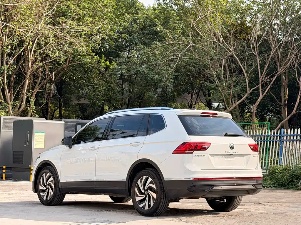Volkswagen Tiguan L — миниатюра 16
