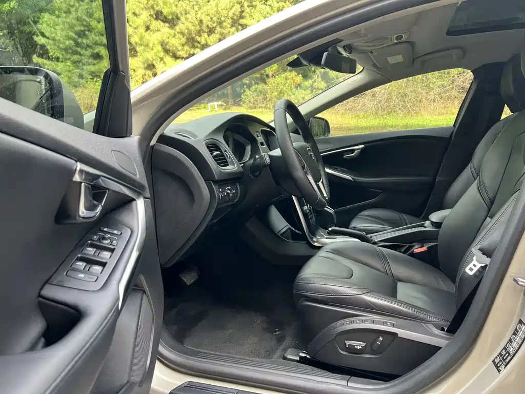 Volvo V40 — миниатюра 4