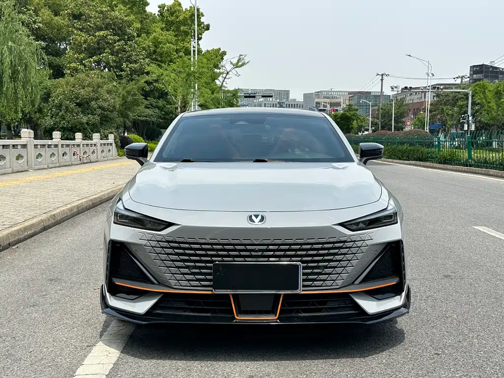 Changan UNI-V 2022 1.5T Luxury