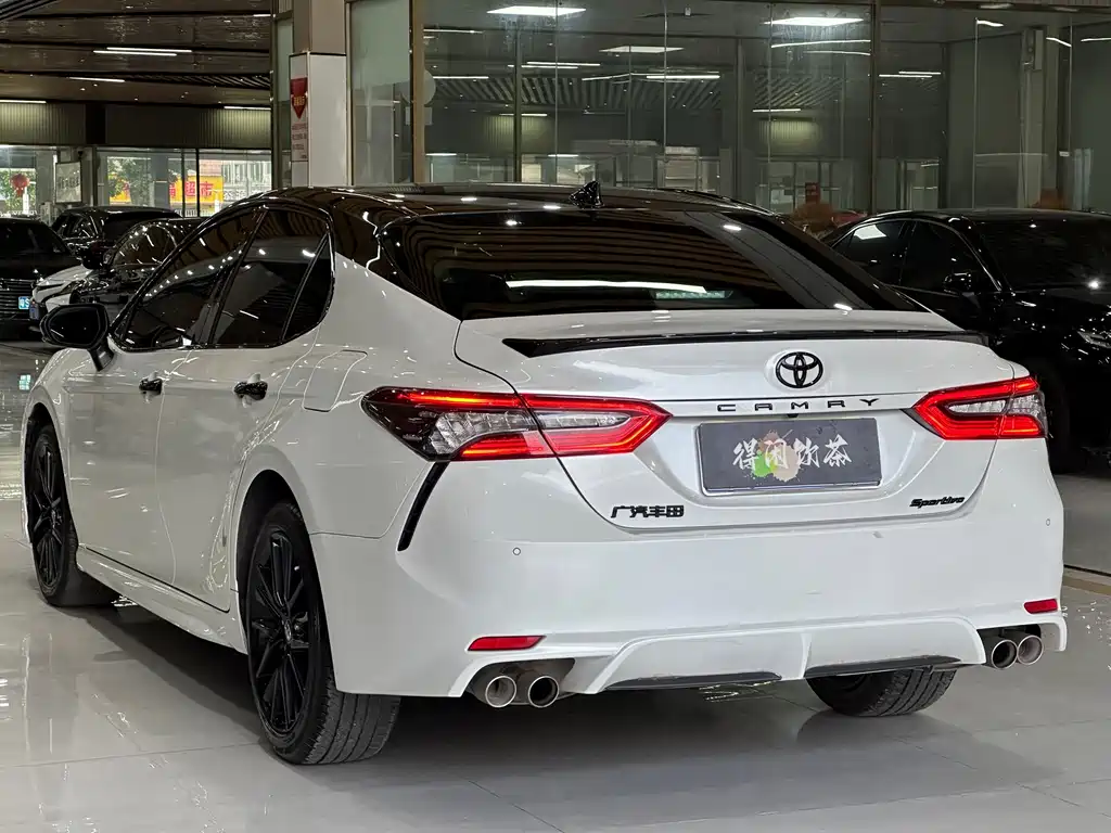 Toyota Camry — миниатюра 18