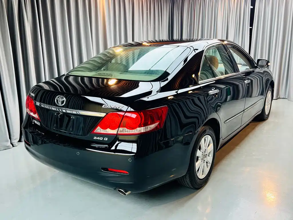 Toyota Camry — миниатюра 4