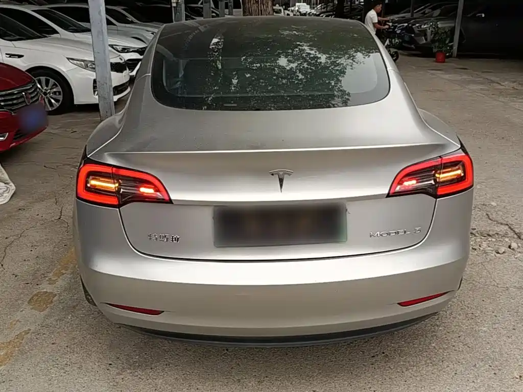 Tesla Model 3 — миниатюра 6