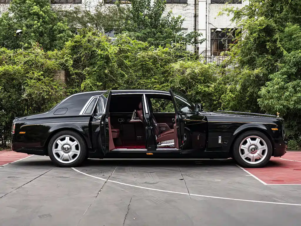 ROLLS-ROYCE PHANTOM