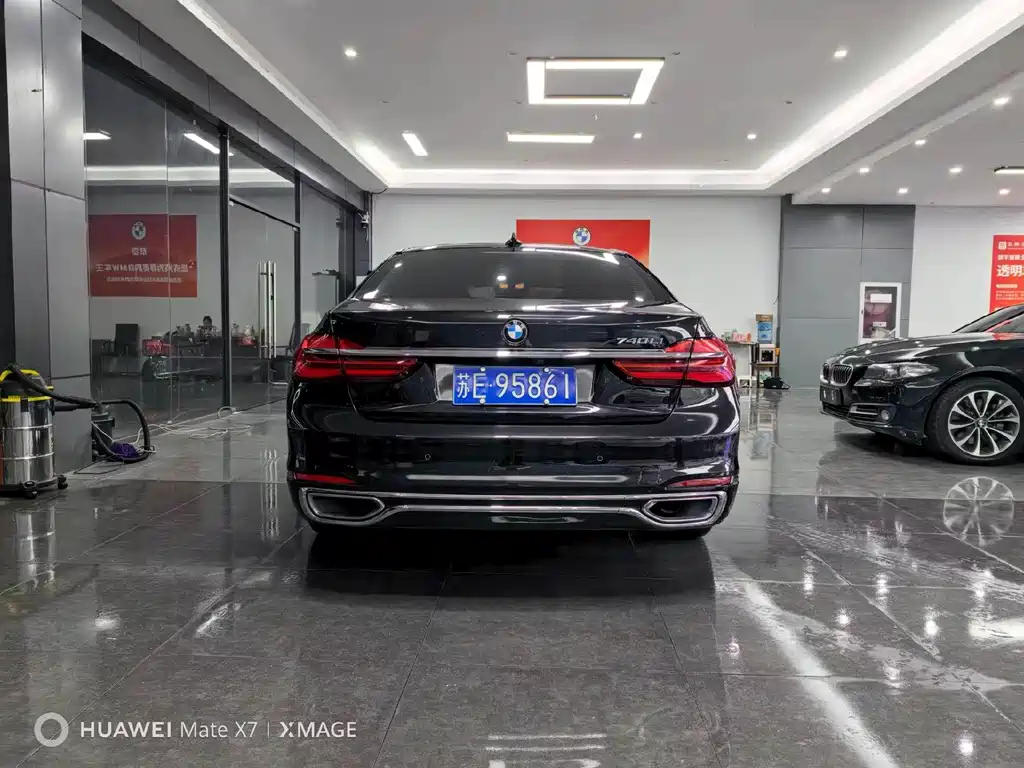 BMW 7 Series — миниатюра 8