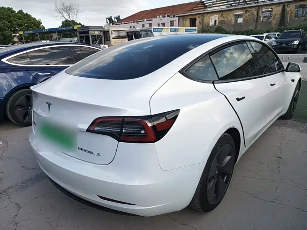 Tesla Model 3 — миниатюра 7