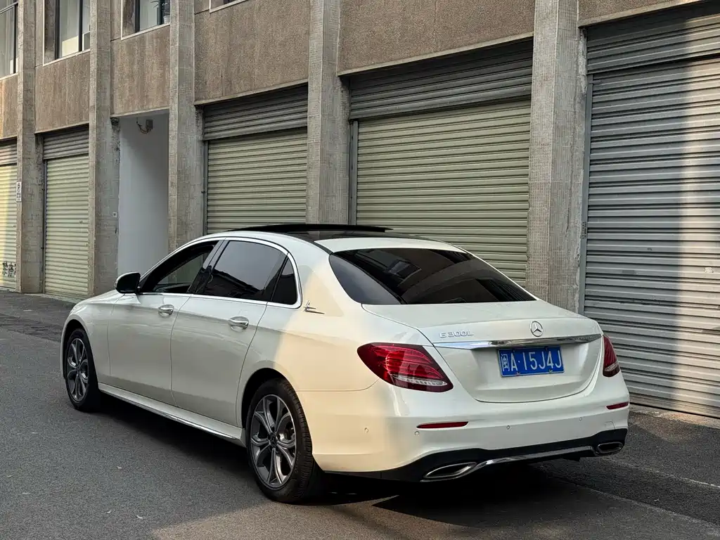 Mercedes-Benz E-Class — миниатюра 12