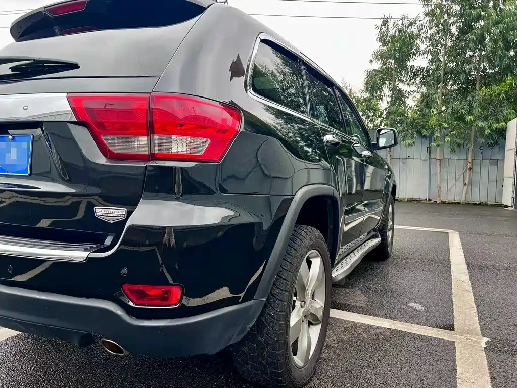 Jeep Grand Cherokee (Import) — миниатюра 8