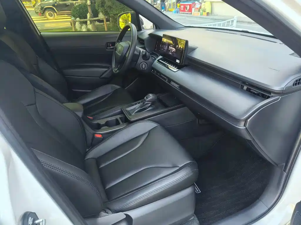 Toyota Corolla Cross — миниатюра 8