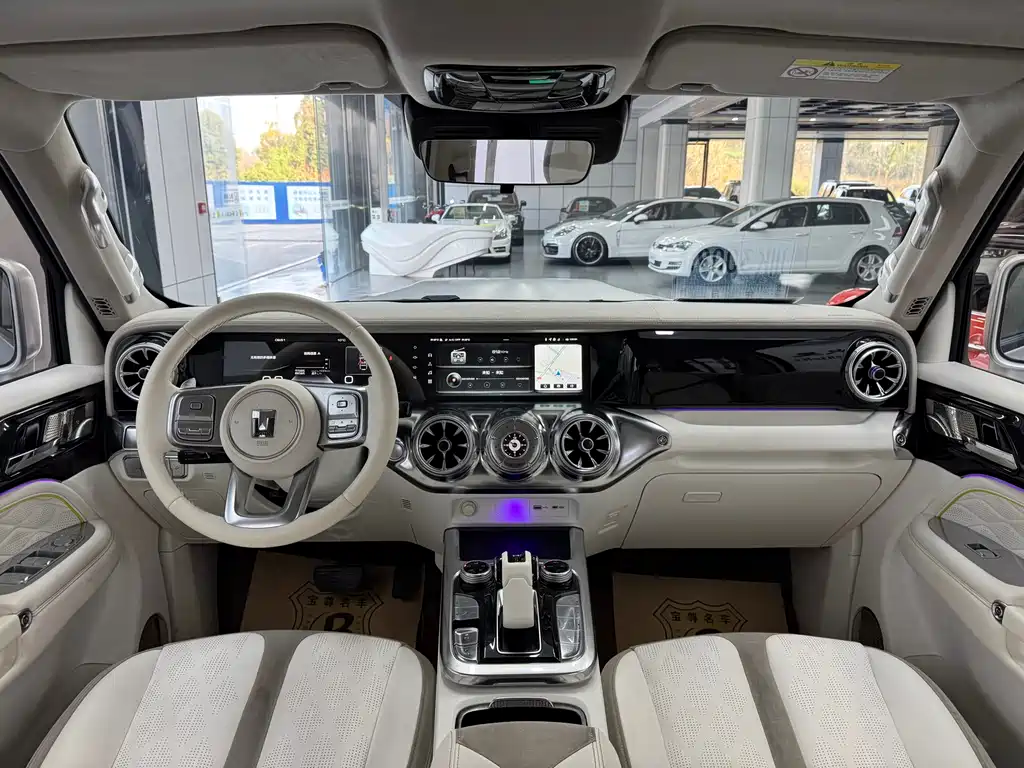 TANK CO CREATION TANK 300