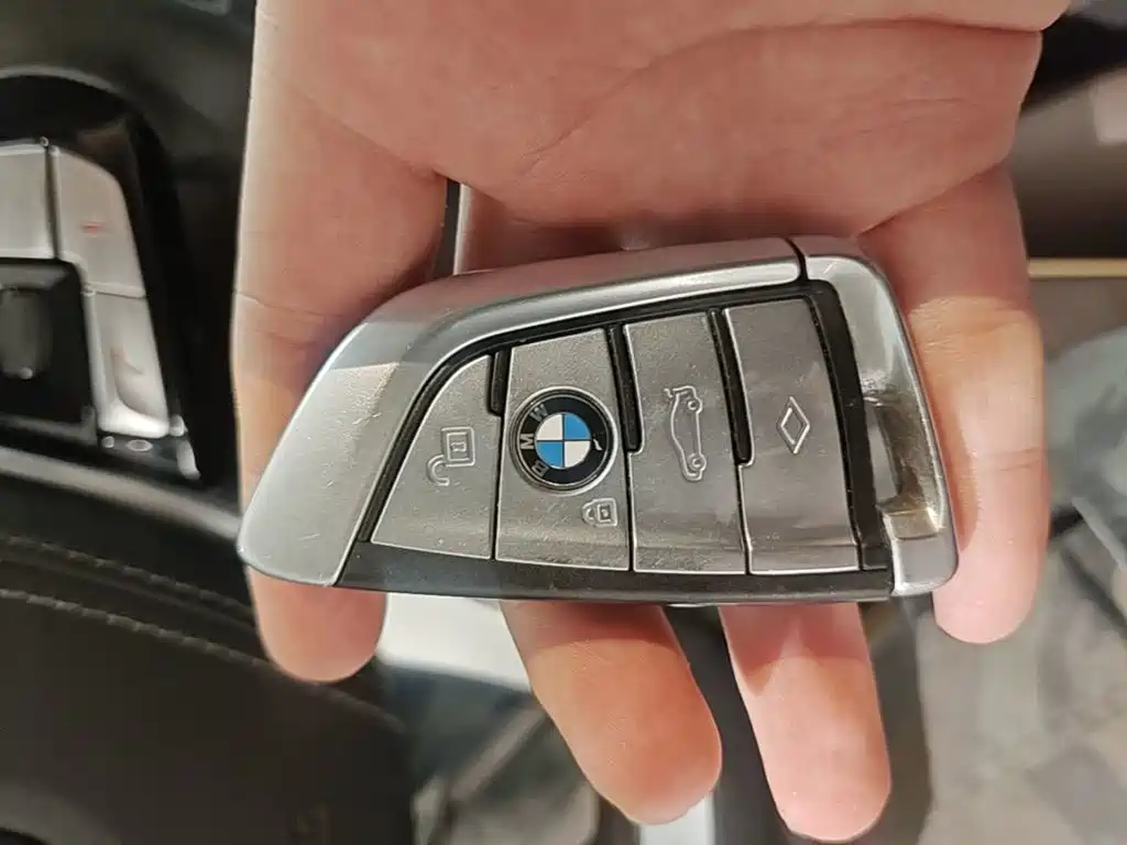 BMW 5 Series — миниатюра 13