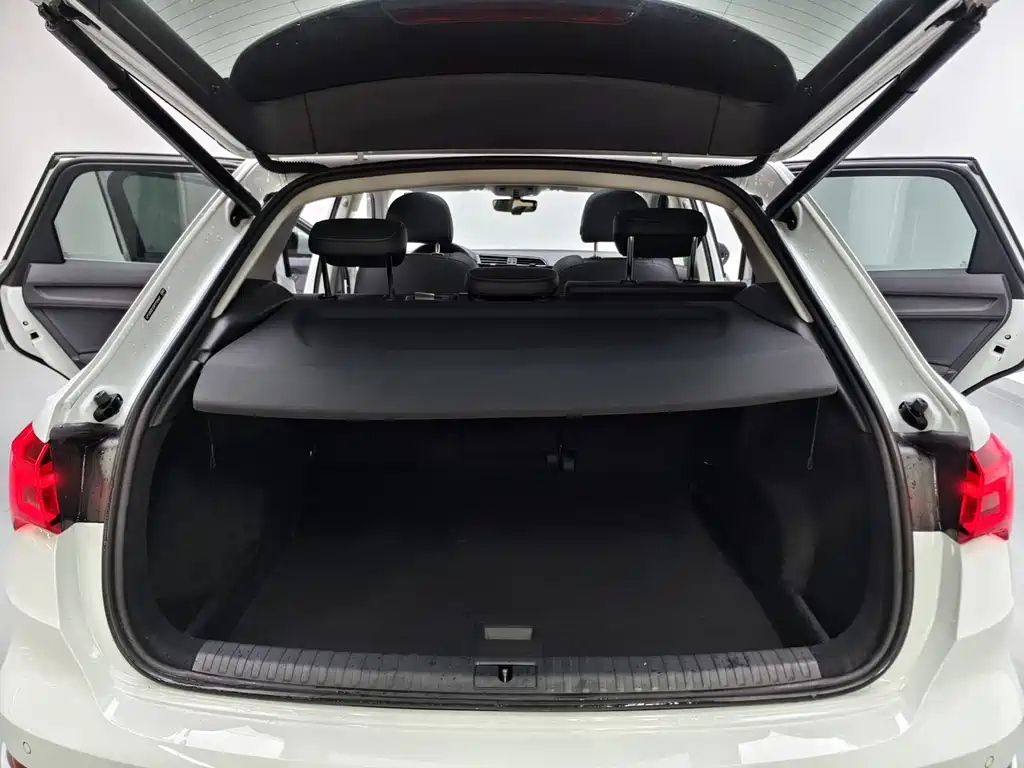 Audi Q3 2023 35 TFSI Fashion (1.4T)