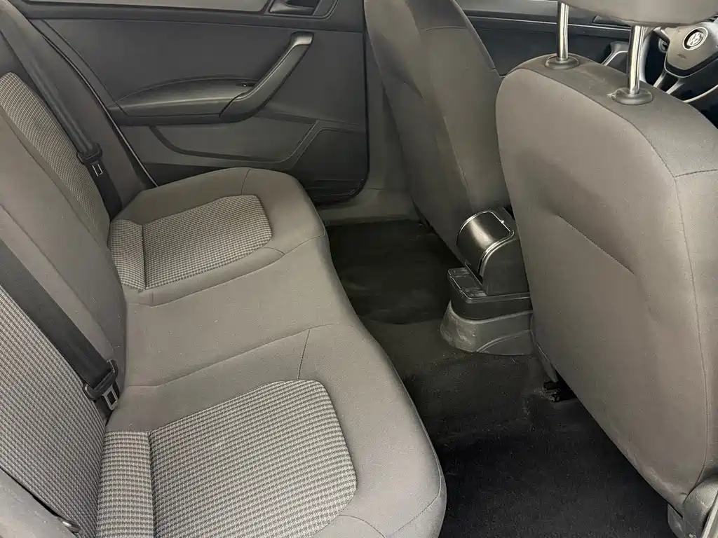 Volkswagen Santana — миниатюра 16