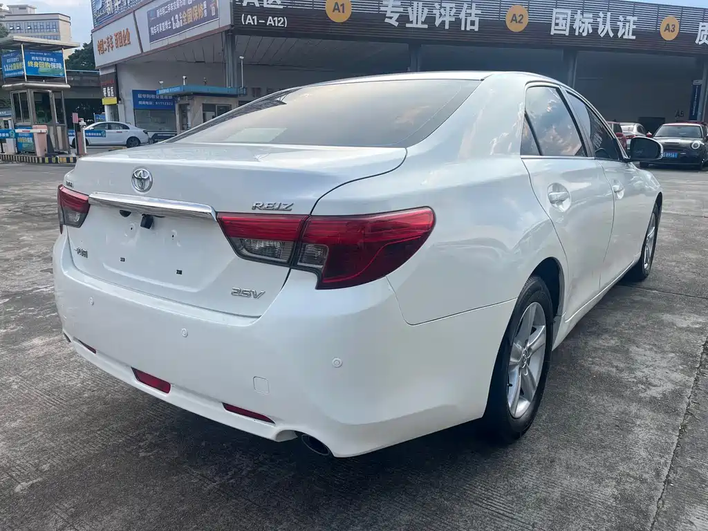 Toyota Reiz — миниатюра 12