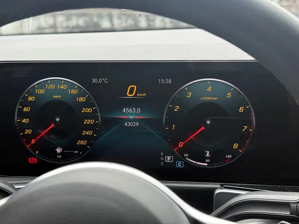 Mercedes-Benz GLB — миниатюра 21
