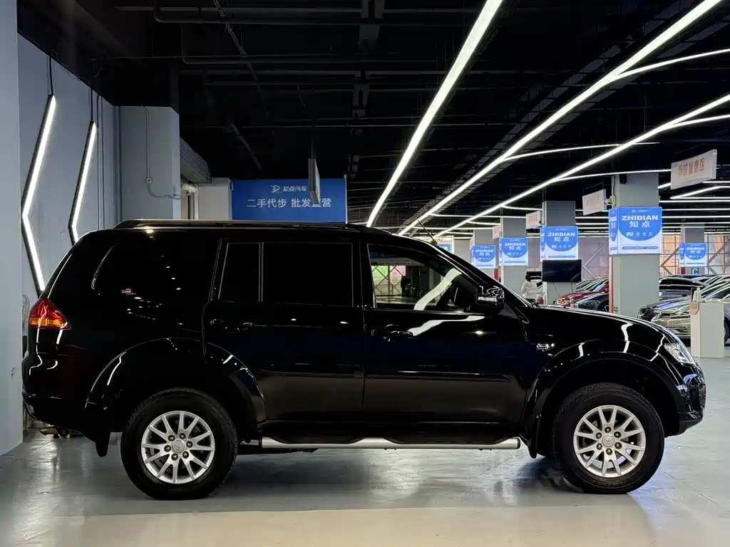 MITSUBISHI PAJERO JINCHANG