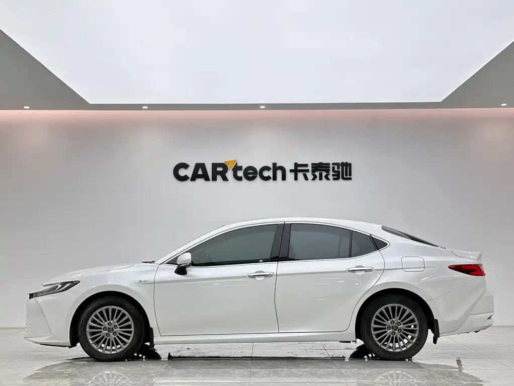 Toyota Camry — миниатюра 2