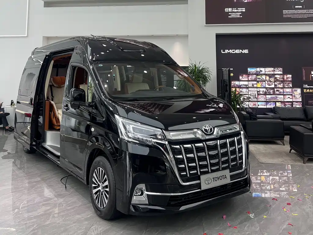 Toyota HiAce 2023 3.5L AT