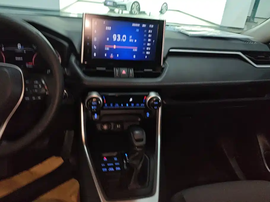 Toyota RAV4 — миниатюра 13
