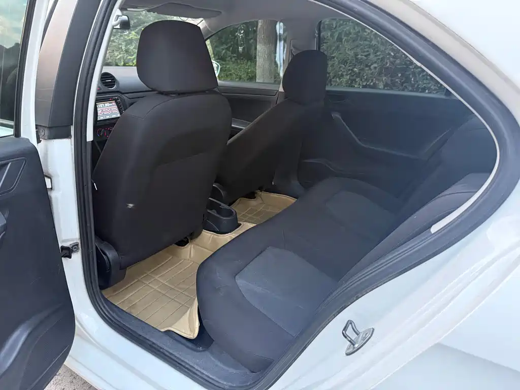Volkswagen Jetta — миниатюра 8