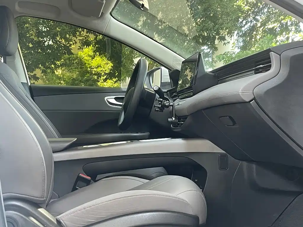 Roewe Young Wai D6 — миниатюра 16