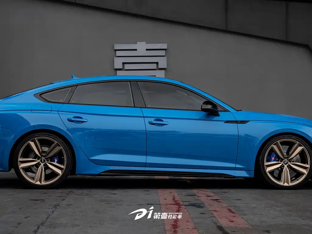 AUDI RS 5