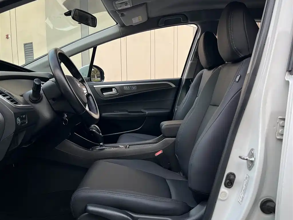 Honda Jade 2017 1.8L AT 5 мест
