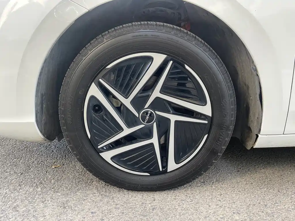 Roewe Young Wai D6 — миниатюра 10