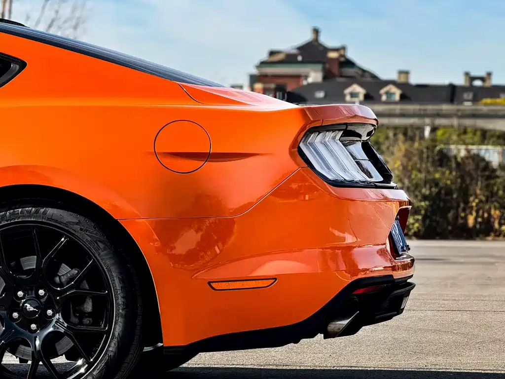 FORD MUSTANG