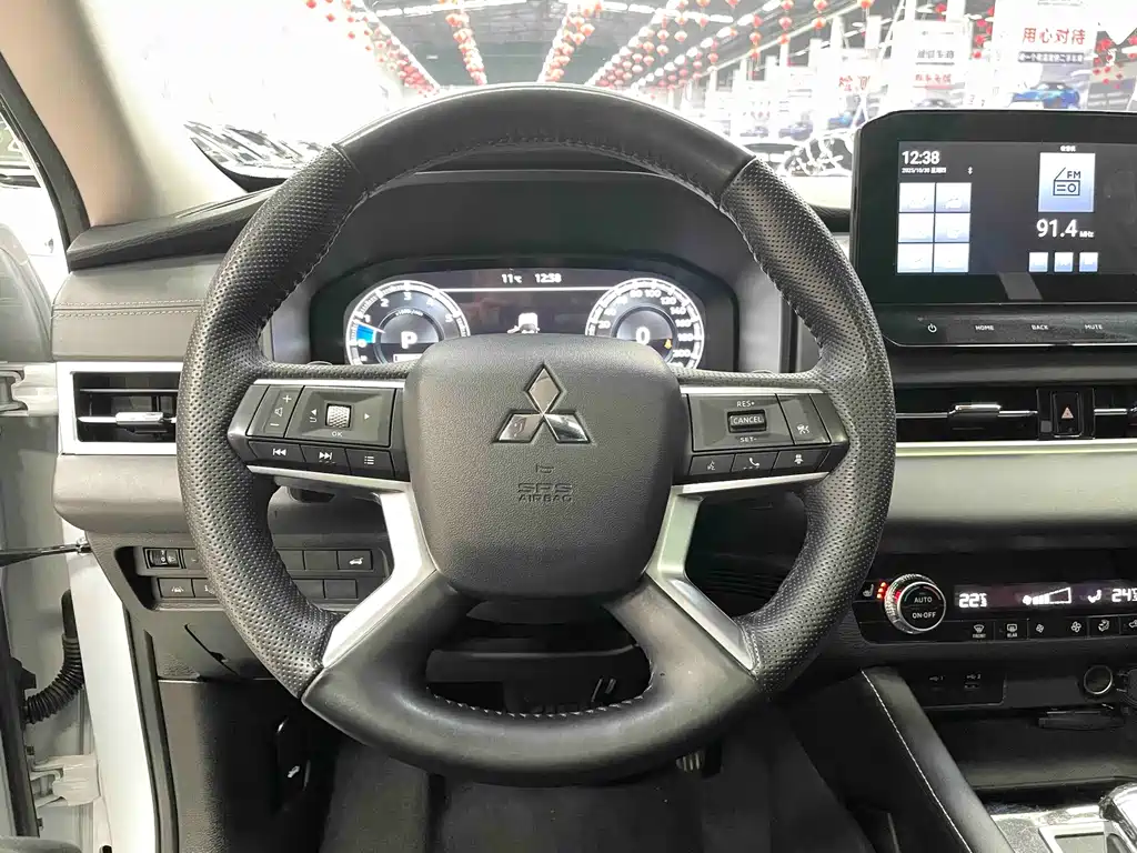 MITSUBISHI OUTLANDER