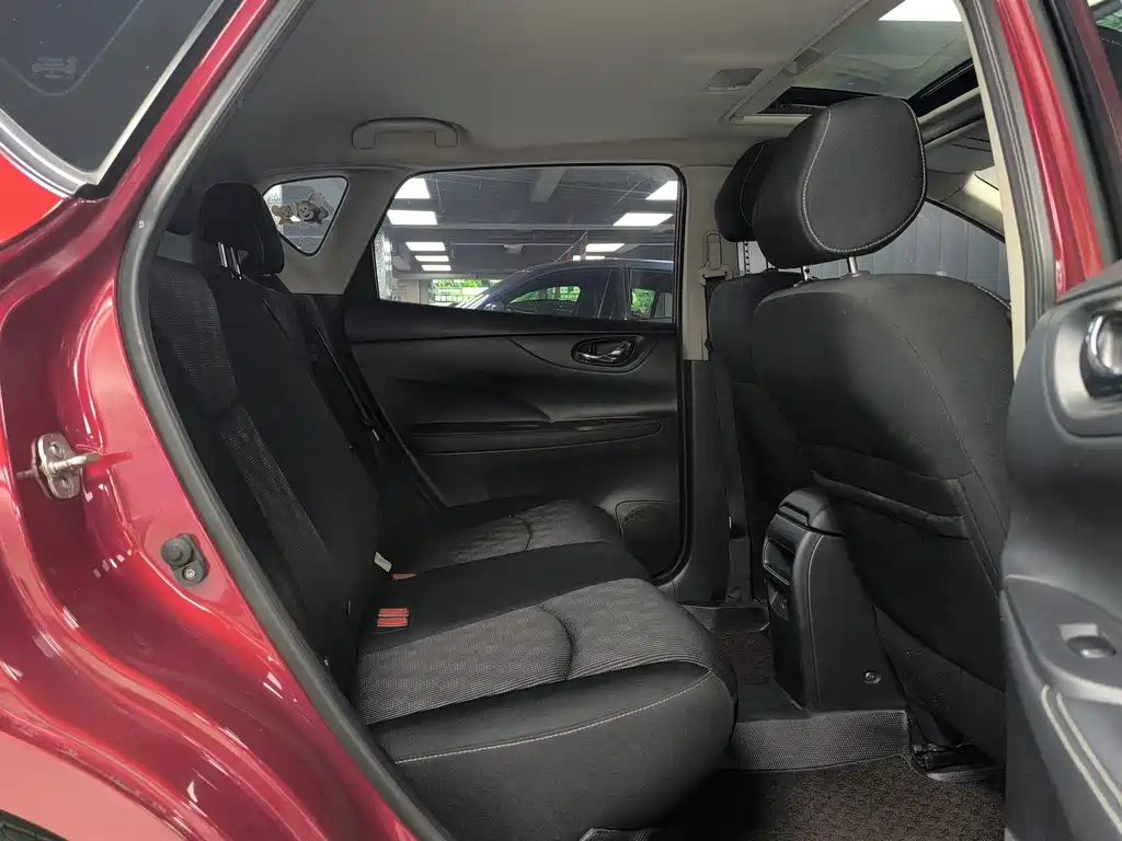 Nissan Tiida — миниатюра 14