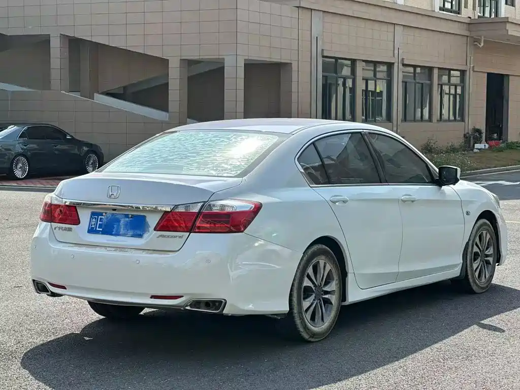 Honda Accord — миниатюра 7
