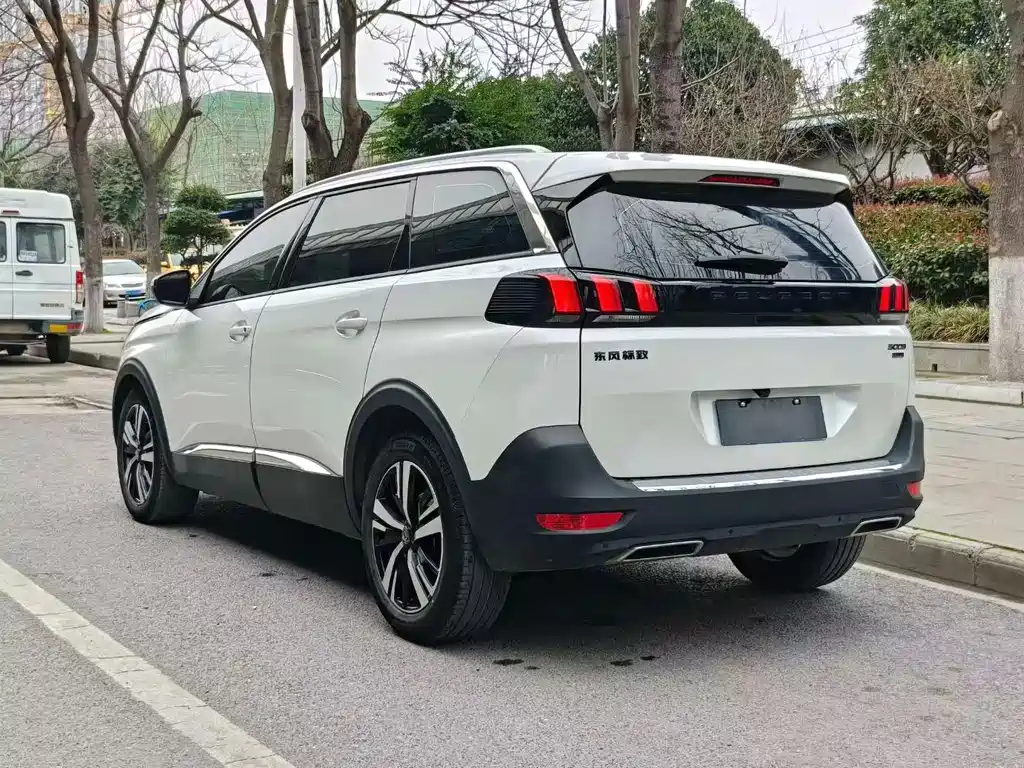 Peugeot 5008 2023 400THP 5 мест