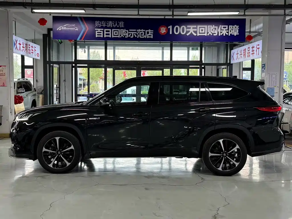 Toyota Crown Kluger - фото 7