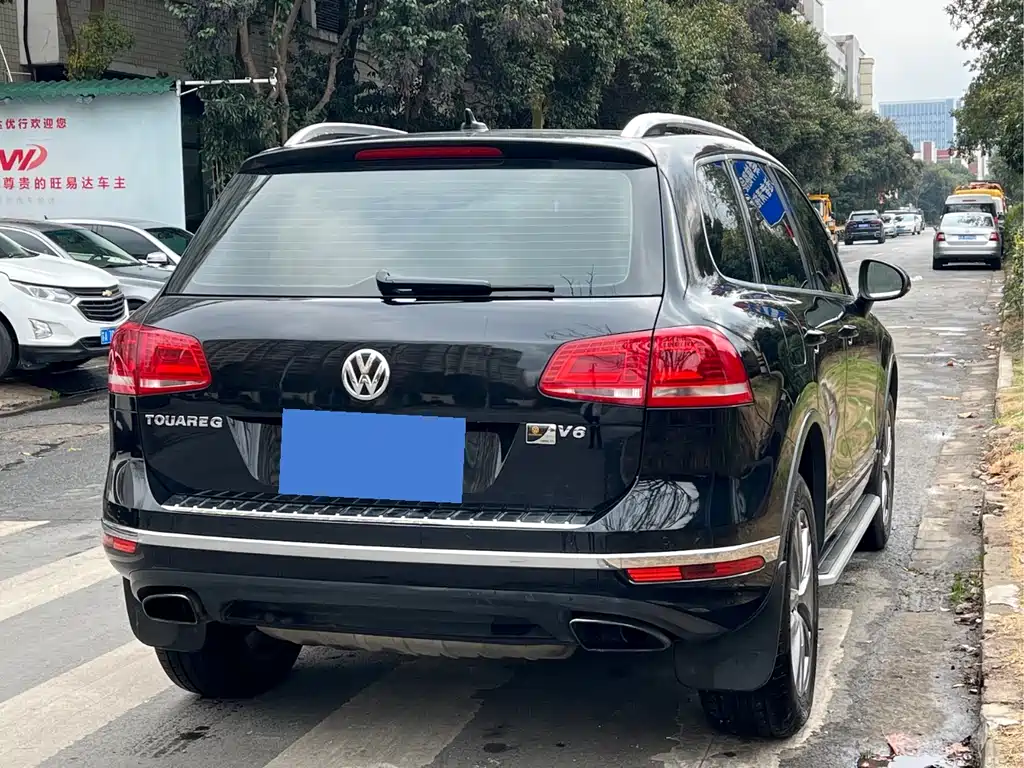 VOLKSWAGEN TOUAREG