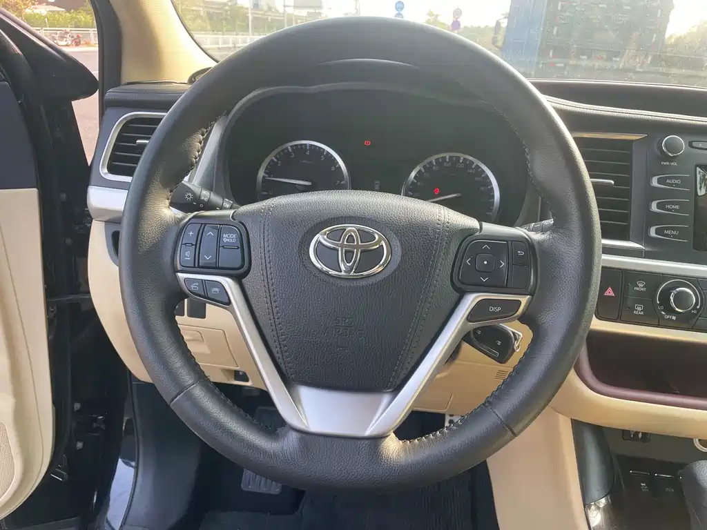 TOYOTA HIGHLANDER