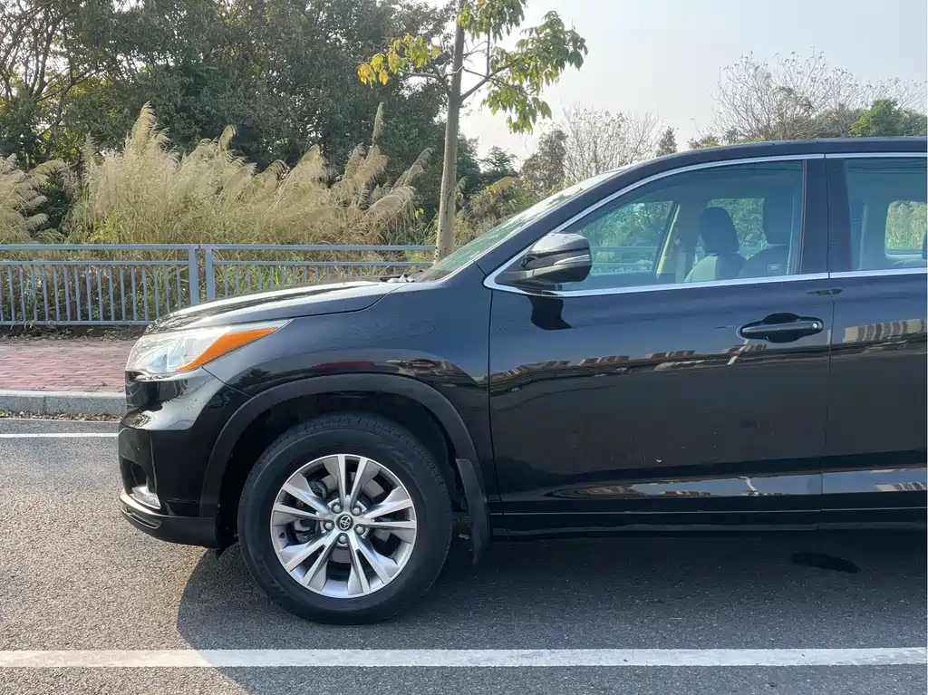 TOYOTA HIGHLANDER