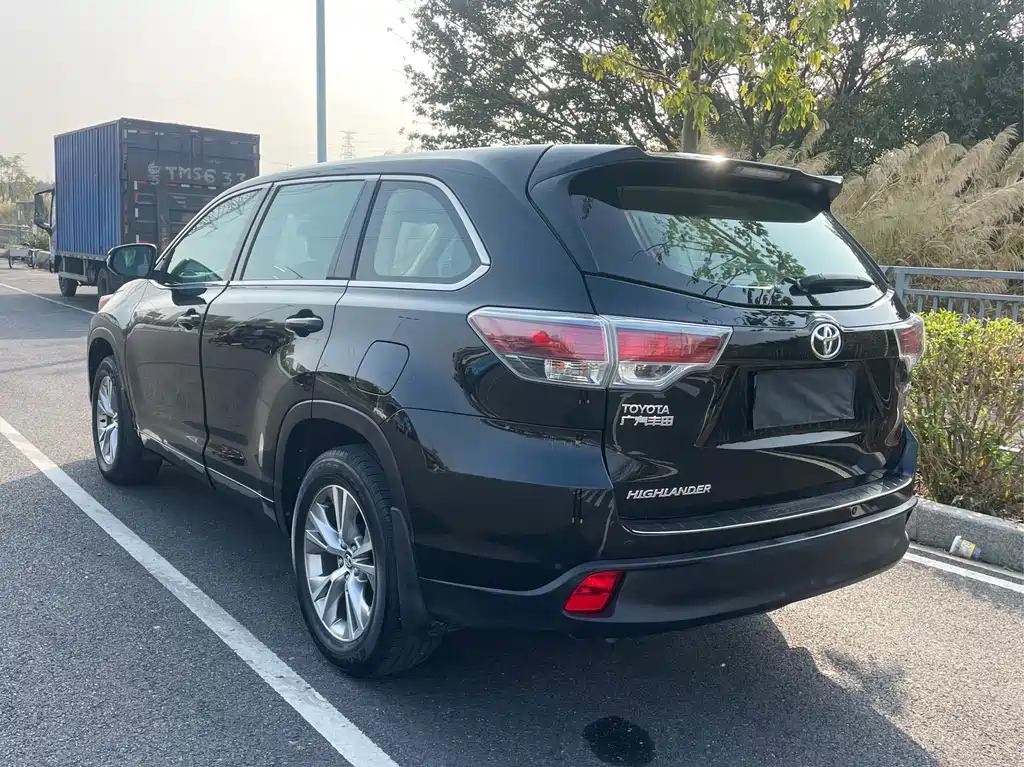 TOYOTA HIGHLANDER