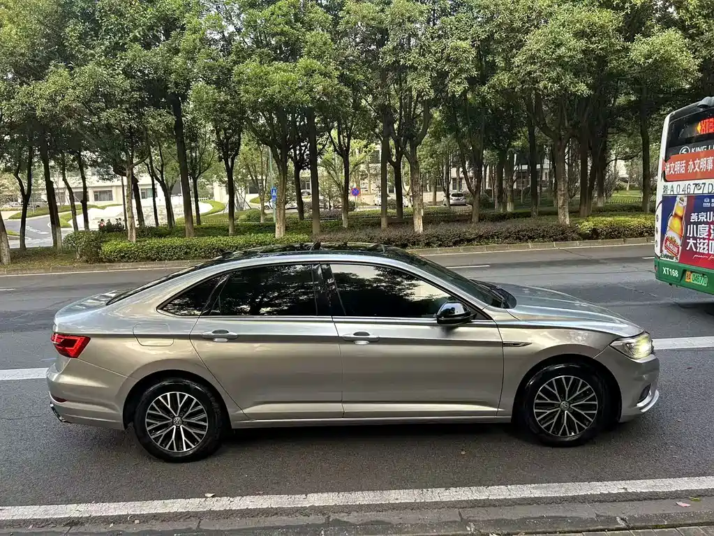 Volkswagen Sagitar — миниатюра 2