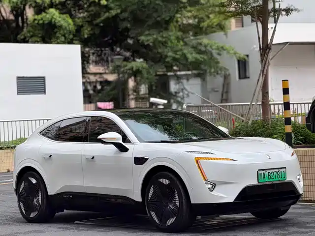 2023 Avatr 11
