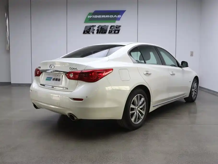 INFINITI Q50L