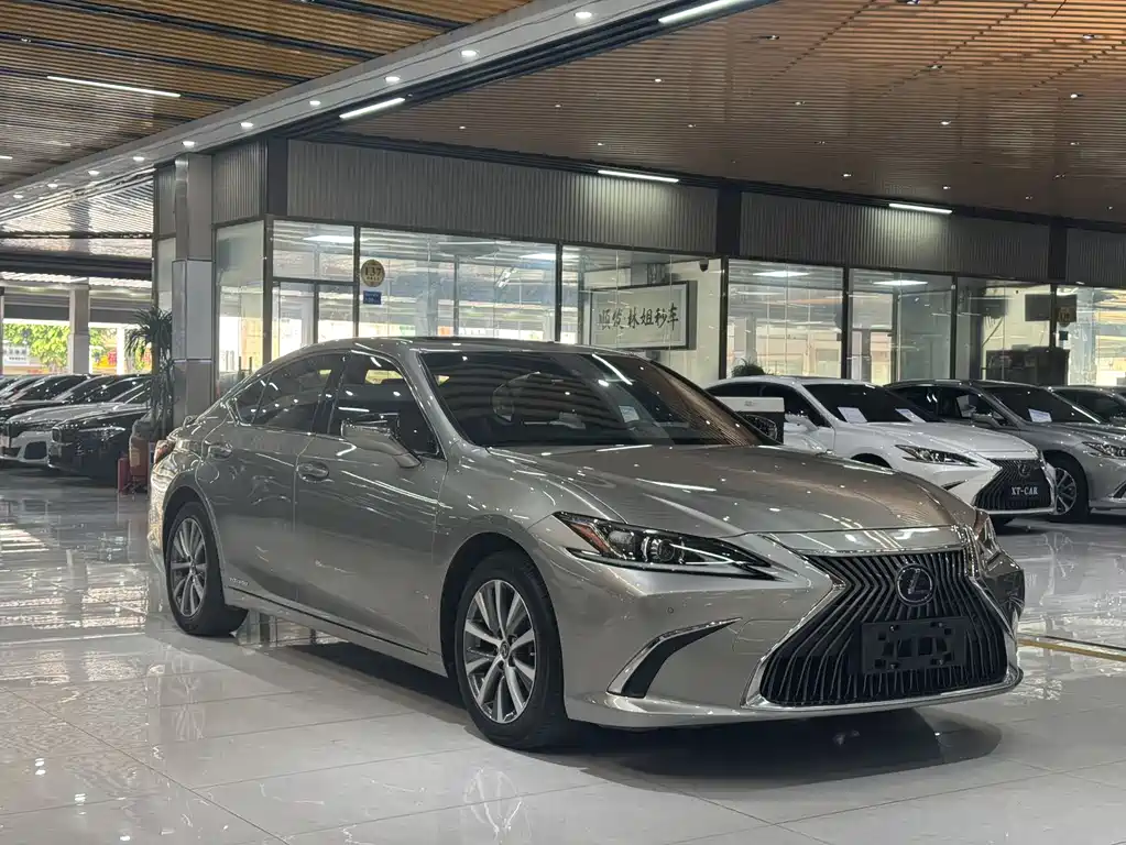 LEXUS  ES
