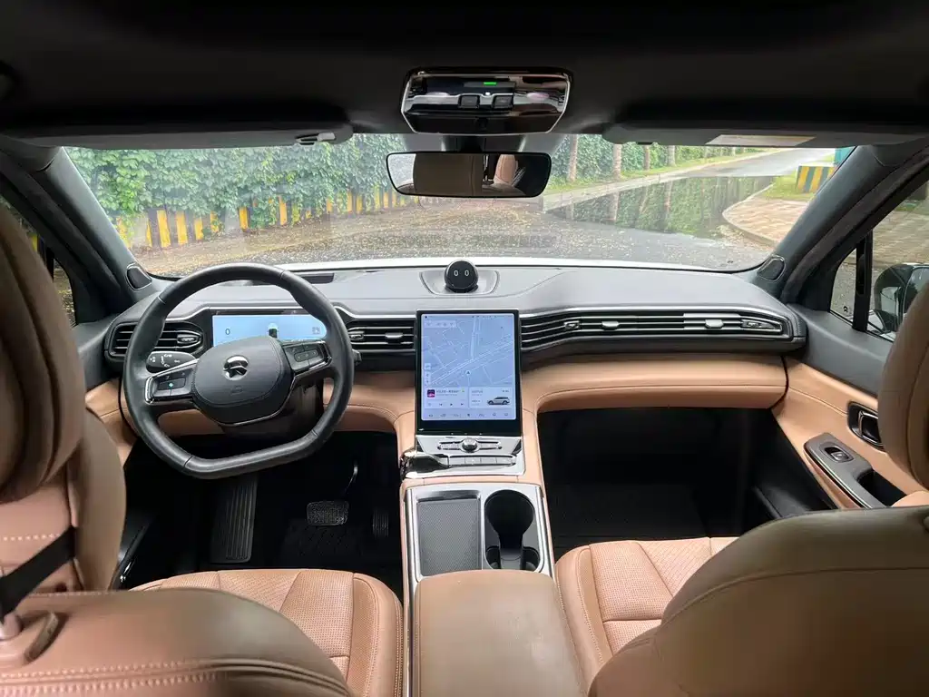 NIO ES8 2020 485KM мест