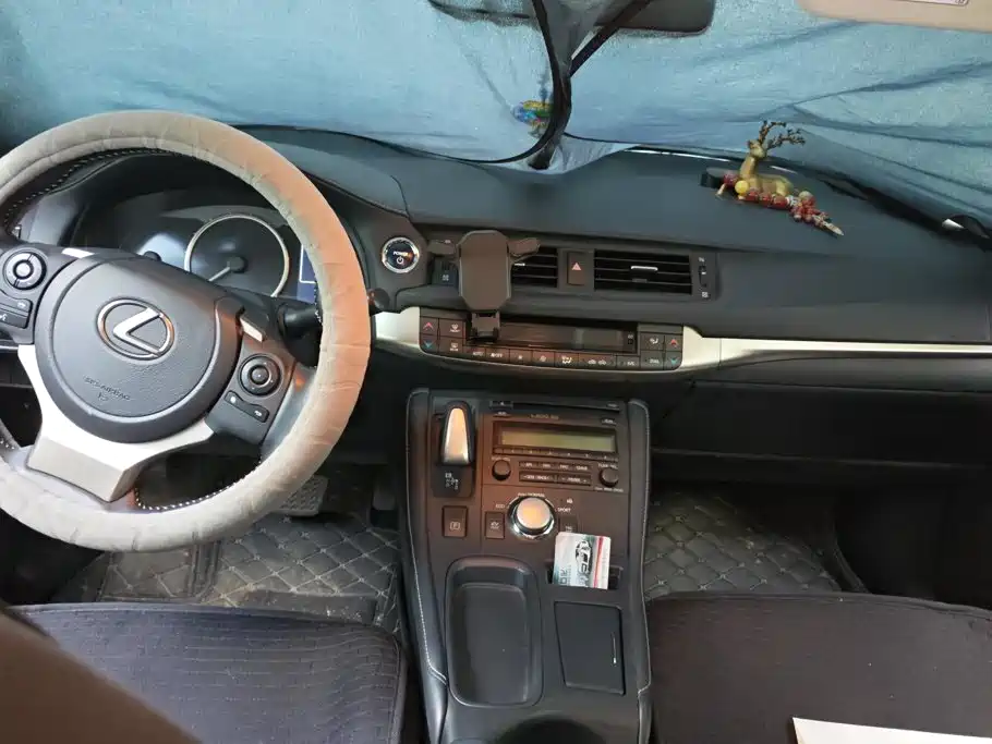 Lexus CT — миниатюра 12