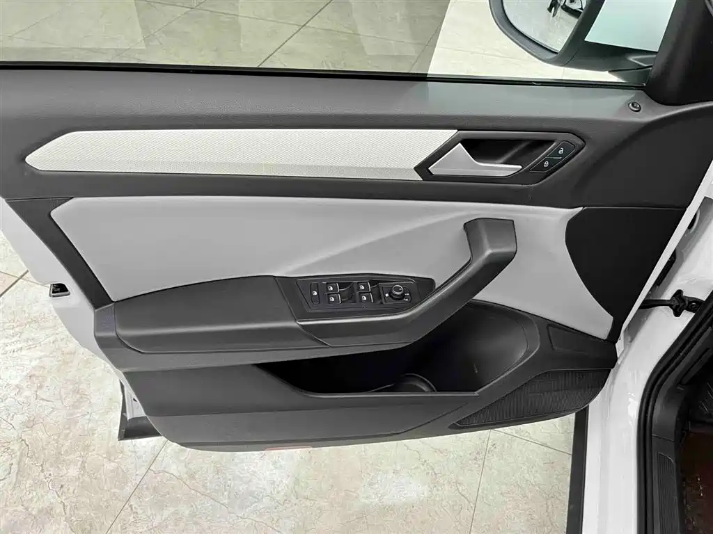 VOLKSWAGEN T ROC EXPLORING SONGS