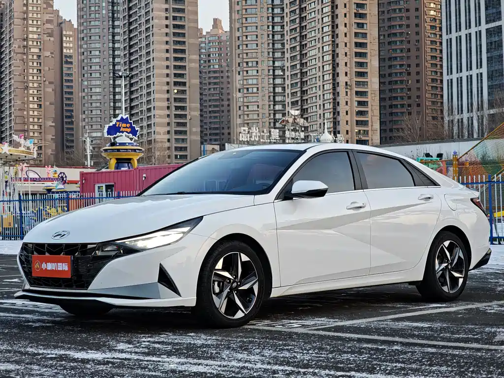 HYUNDAI ELANTRA