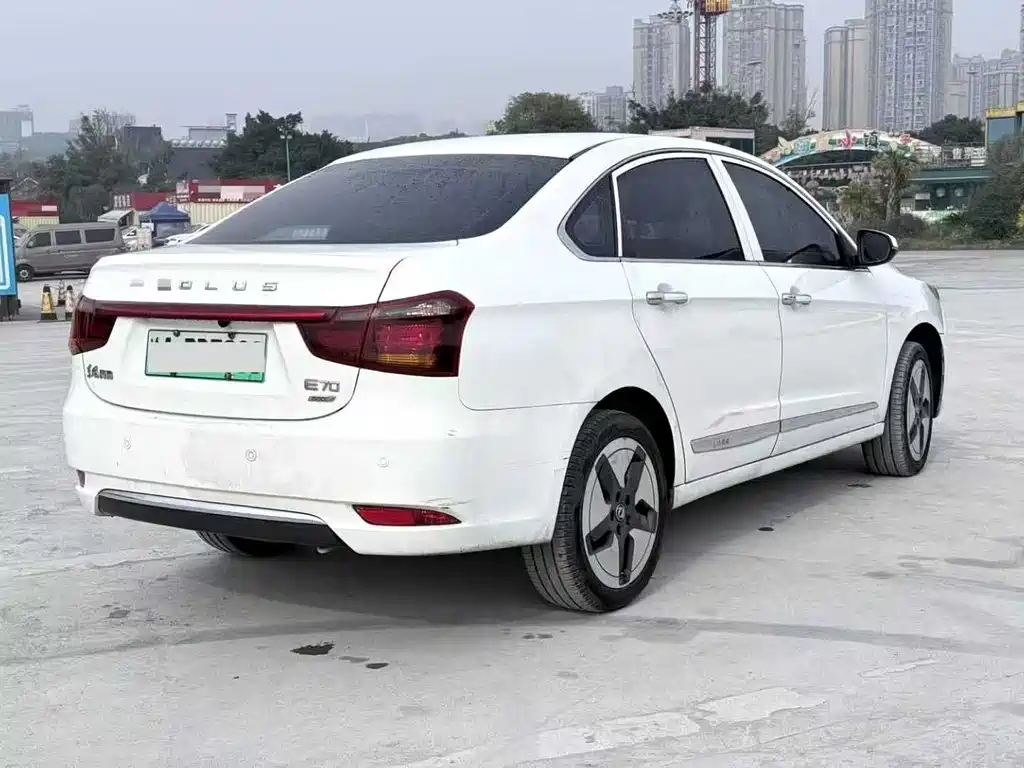 DONGFENG E70