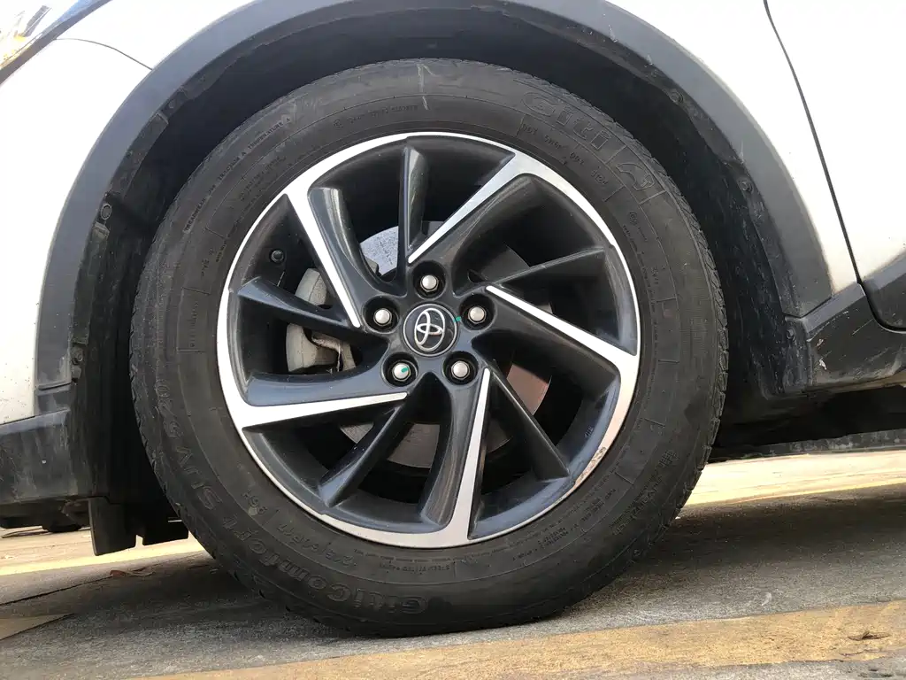 Toyota C-HR — миниатюра 11