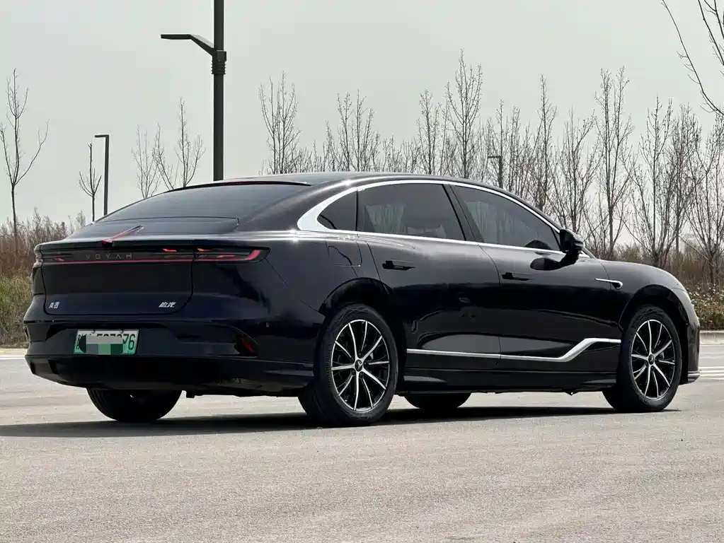 VOYAH LANTU CHASING LIGHT