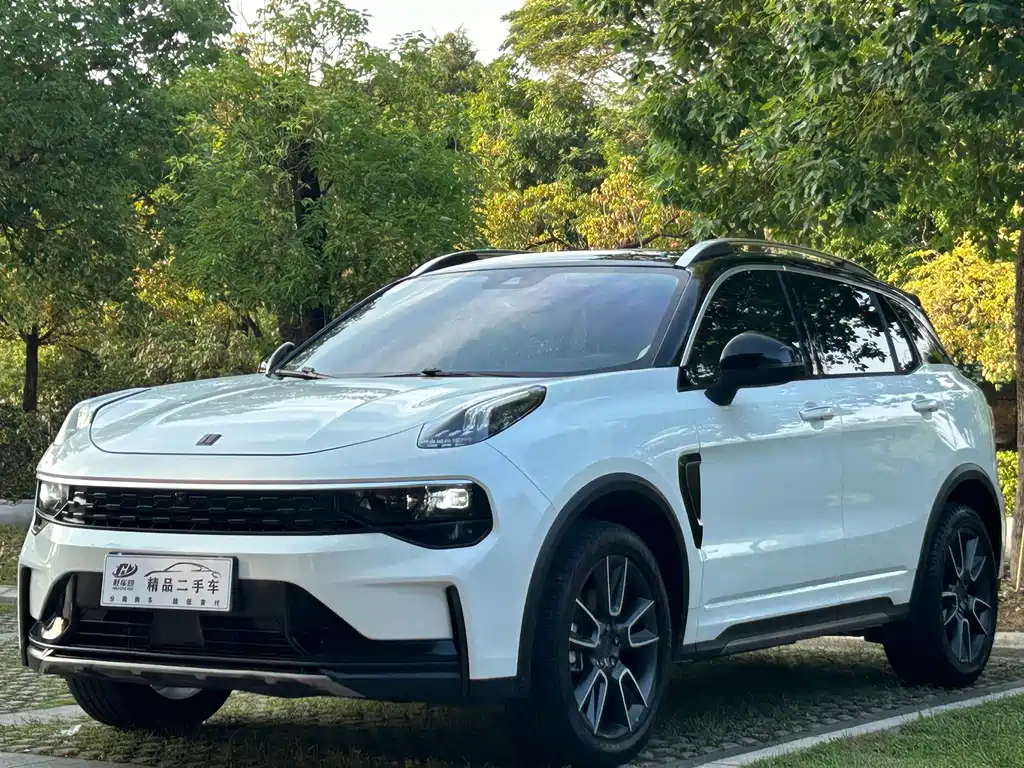 Lynk & Co 01 2022